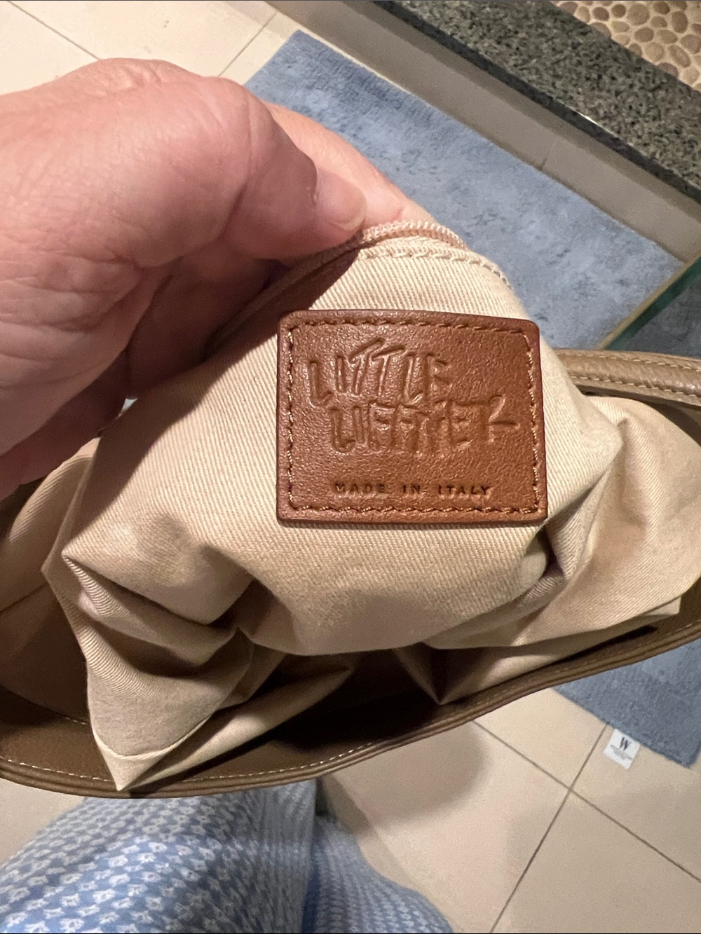 Women’s Tan Leather Shoulder Bag - Classic Minimalist Tote - Picture 5 of 5